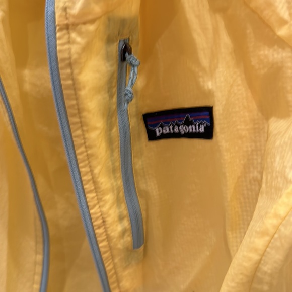 Patagonia light windbreaker hoodie/rain jacket - Picture 2 of 3